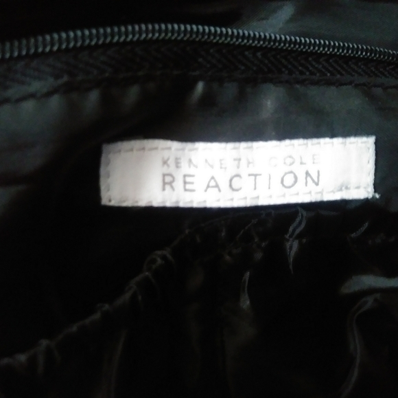 Kenneth Cole Reaction Messenger Bag - Picture 7 of 8